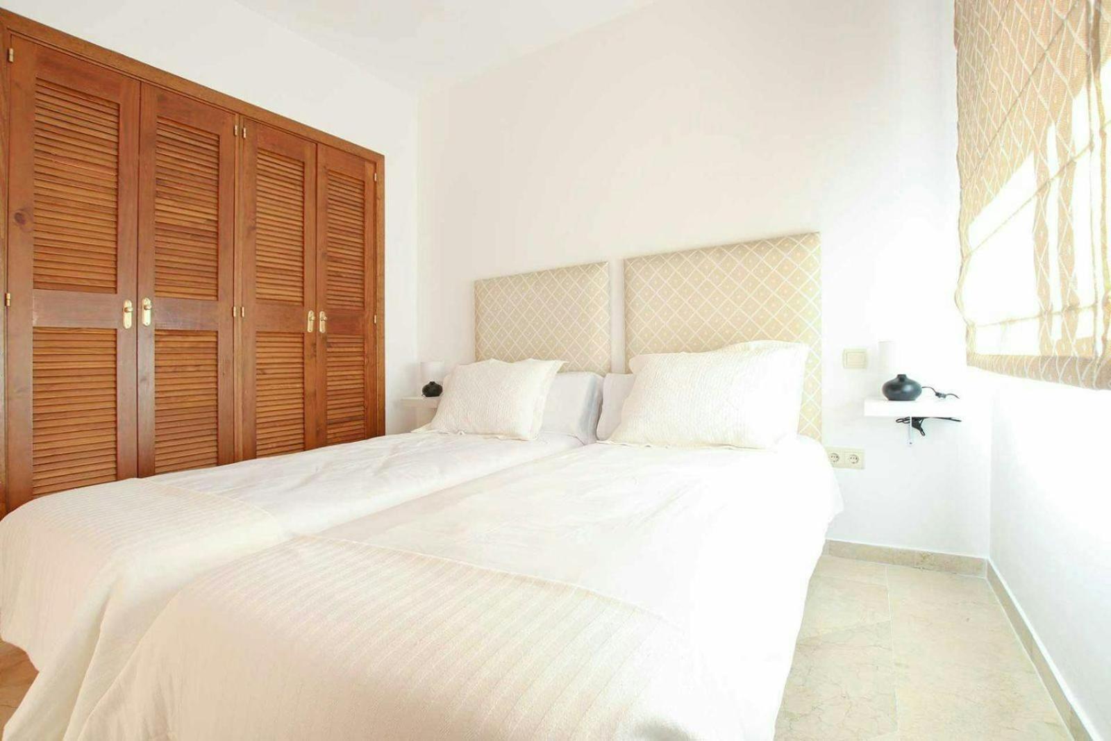 Piso 4 Hab. - Elviria Playa Apartman Marbella Kültér fotó